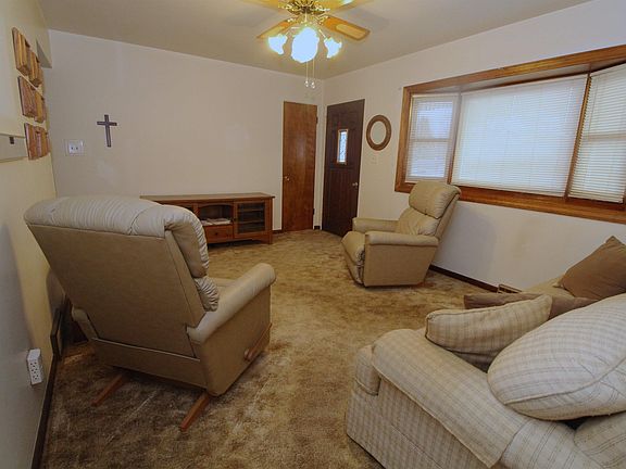 3rd image of 1611 E Ridgeway Ave