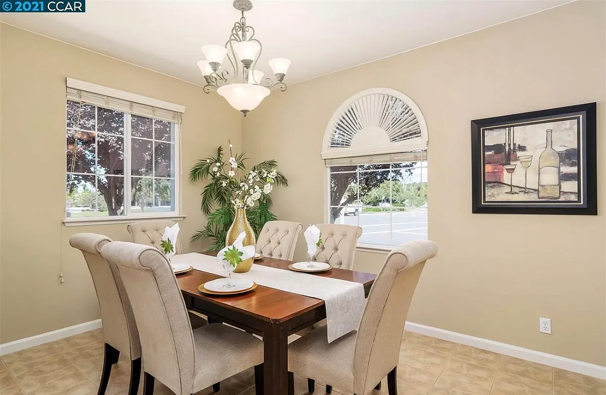 3 bed, 2.5 bath, 1436 sqft, $3,985 — Photo 3