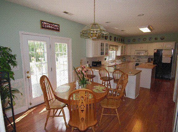 Kitchen & Eating area