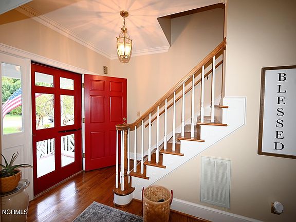 3rd image of 208 Summit Drive