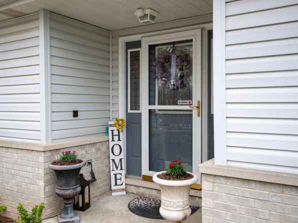 1108 Viewpoint Dr, Lake In The Hills, IL 60156