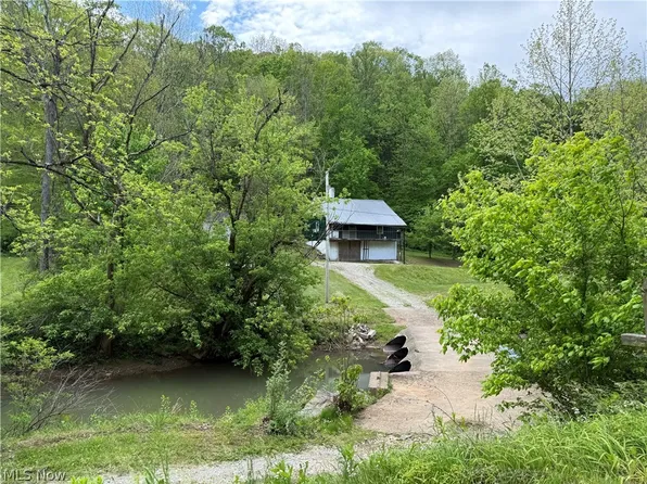 8261 Glendale Rd, Cairo, WV 26337