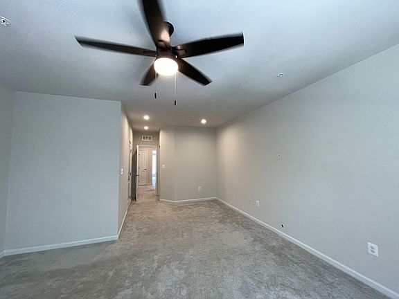 4th image of 7955 Independence Dr