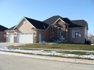 4903 Nordic Ridge Dr, Cedar Falls, IA 50613