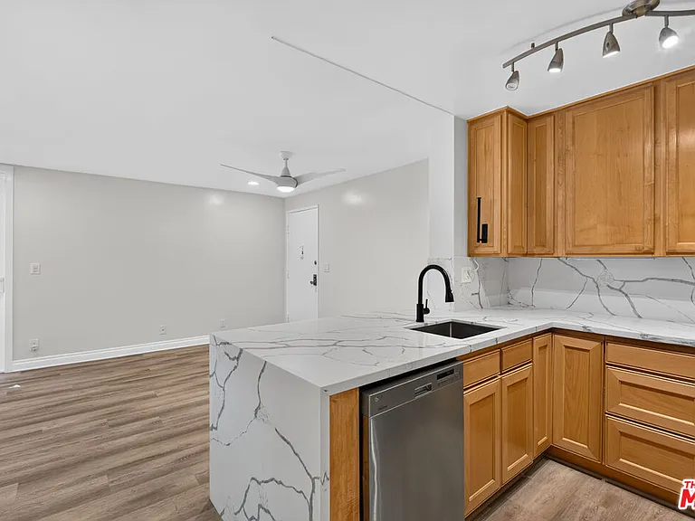 6305 Green Valley Cir #115 — Photo 8
