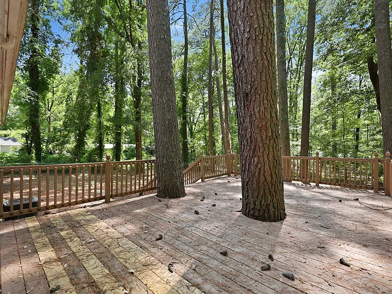 139 Windsor Cir — Photo 22