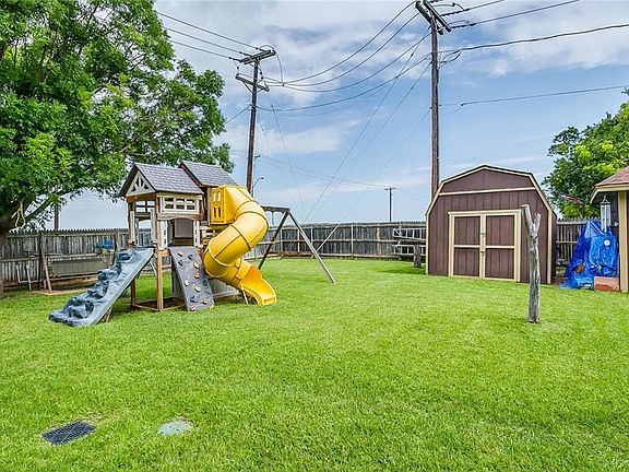 4th image of 4132 Brookway Dr