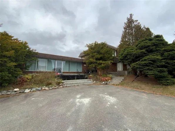922 Canada Rd, Edmundston, NB E3V 3X3