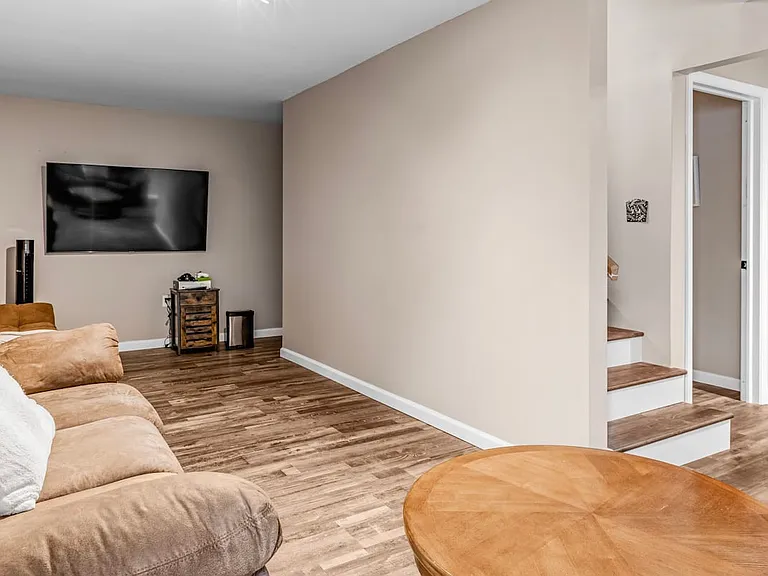 284 Roundabout Way — Photo 16