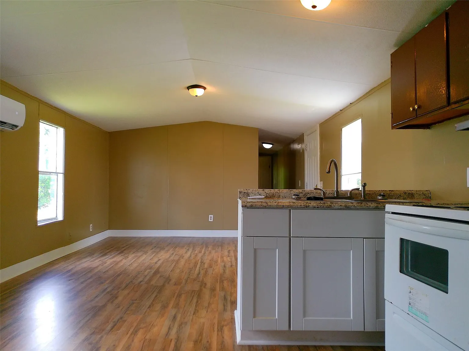 3 bed, 4.0 bath, 980 sqft, $1,200 — Photo 4