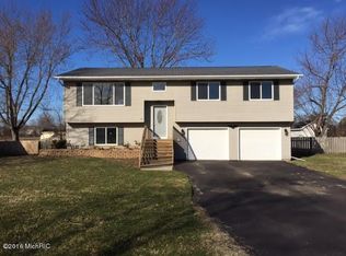 5808 James Dr, Stevensville, MI 49127