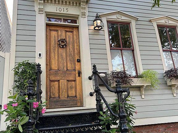 4th image of 1015 Queen St