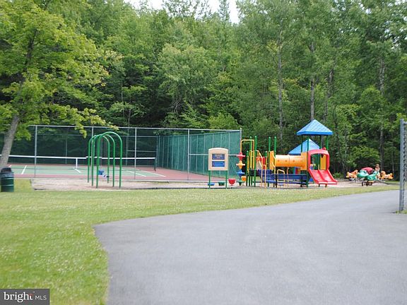 2nd image of 64-25 Arrowhead Dr