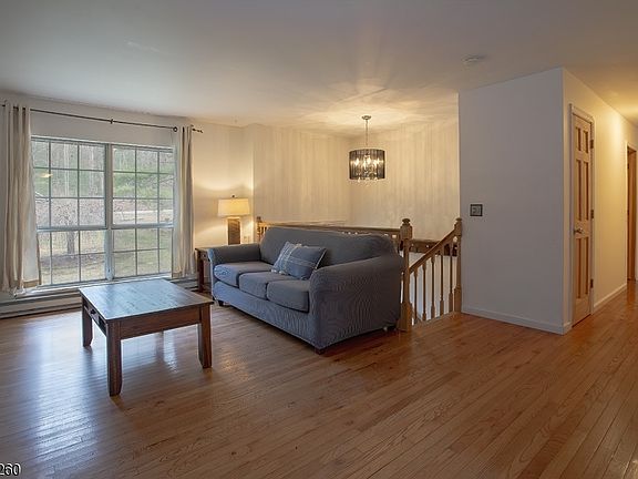 4th image of 7 Vansickle Rd