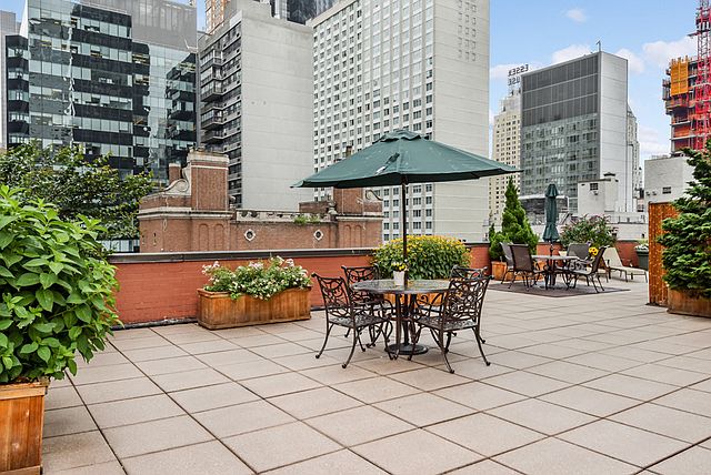 1st image of 77 W 55th St APT 18E