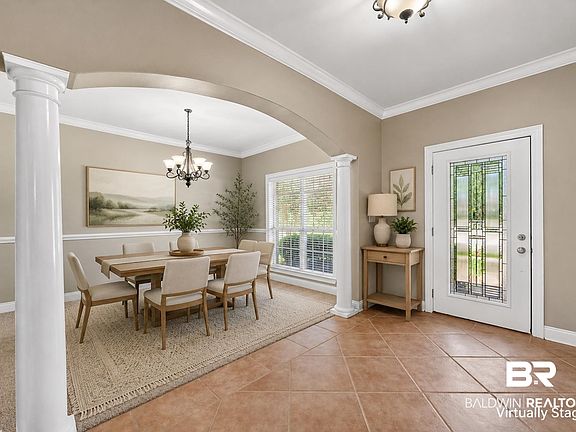 2nd image of 303 Savannah Cir