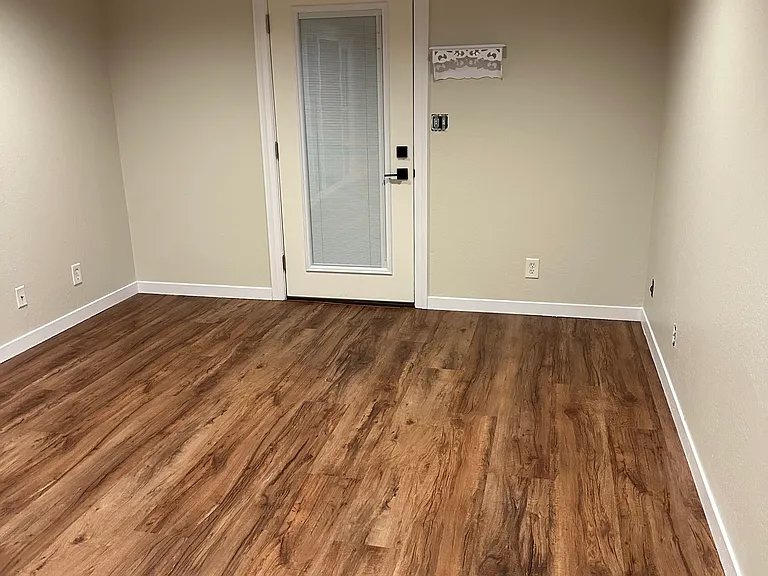 Living Room/Entry