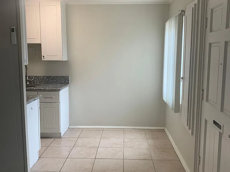 5254 Monroe Ave — Photo 2