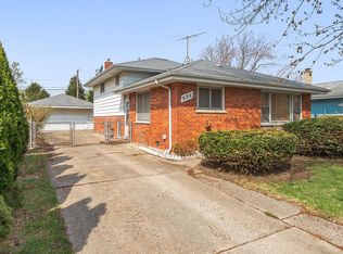 906 7th Ave, La Grange, IL 60525