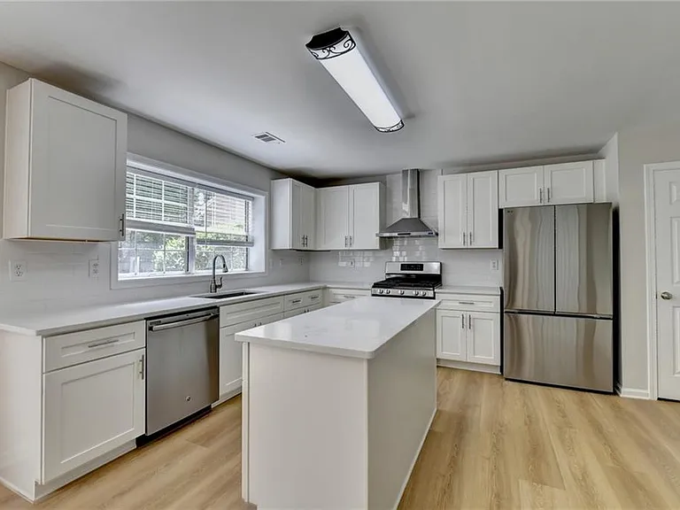 340 Waddington Trl — Photo 21
