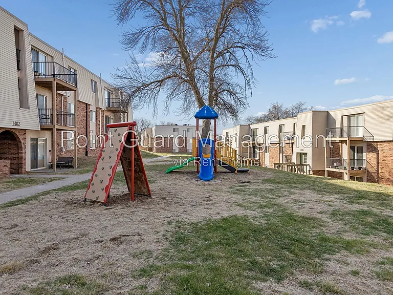Brent Village — Photo 85