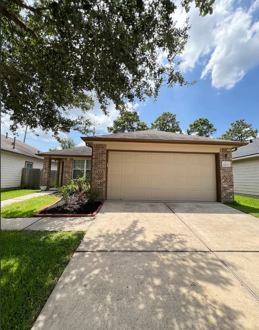 3 bed, 2.0 bath, $1,800 — Photo 3