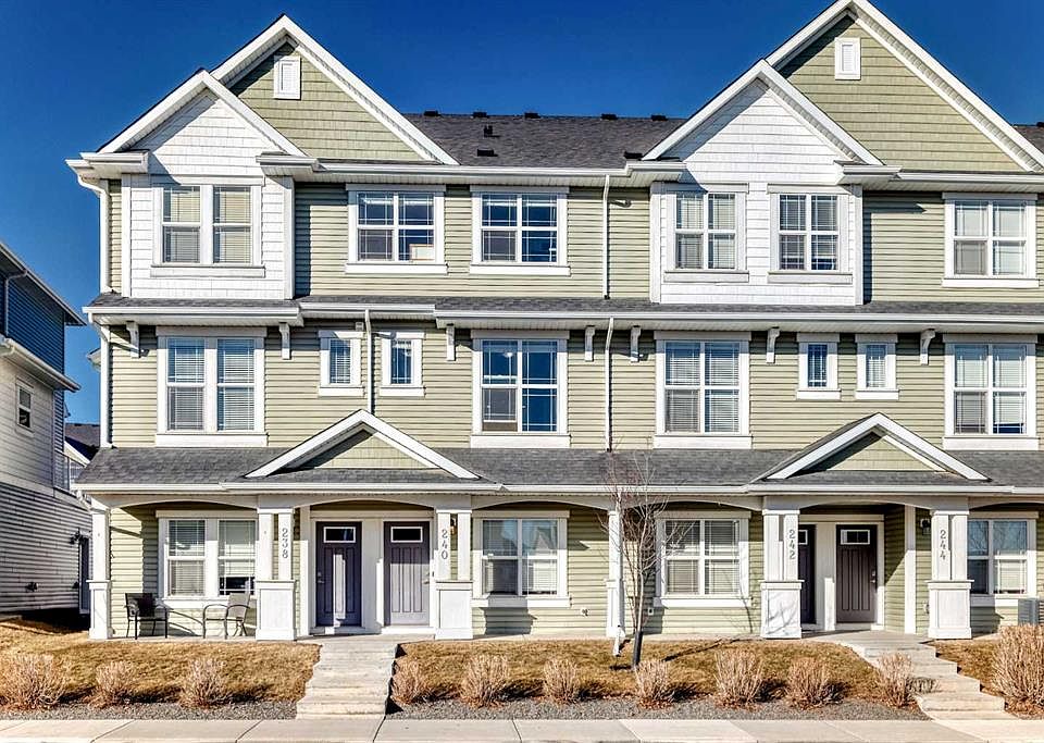 1st image of 240 Copperleaf Way SE