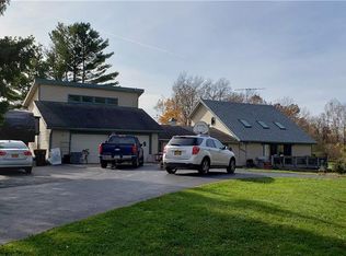 5520 S Countyline Rd, Middleport, NY 14105