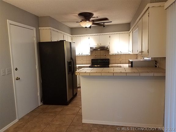 5th image of 1733 S Pine Pl