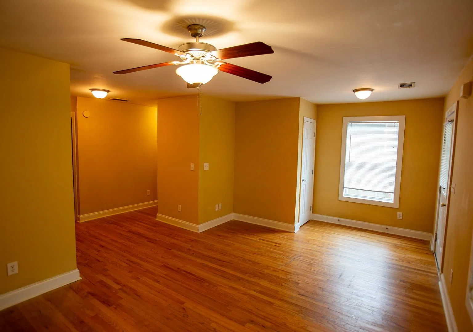 Cozy, modern 3bd 2ba house! — Photo 4