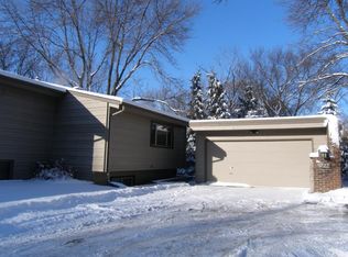 9722 Mill Creek Dr, Eden Prairie, MN 55347