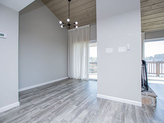 3rd image of 289 Clearview Ct