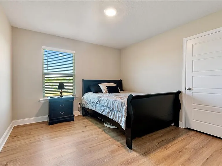 8120 Fairview Ct — Photo 12