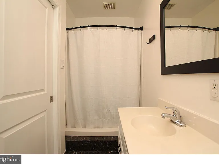 968 N Lawrence St #R — Photo 19