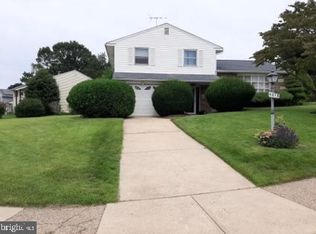 9878 Bridle Rd, Philadelphia, PA 19115