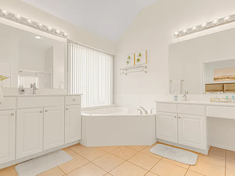 1438 Royal Oaks Dr — Photo 17