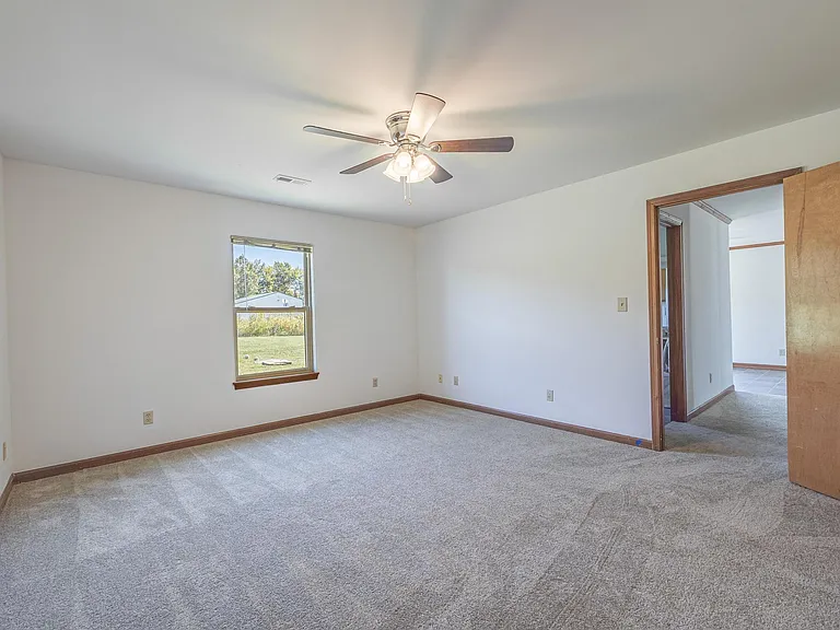 44 Arlington Ct — Photo 16