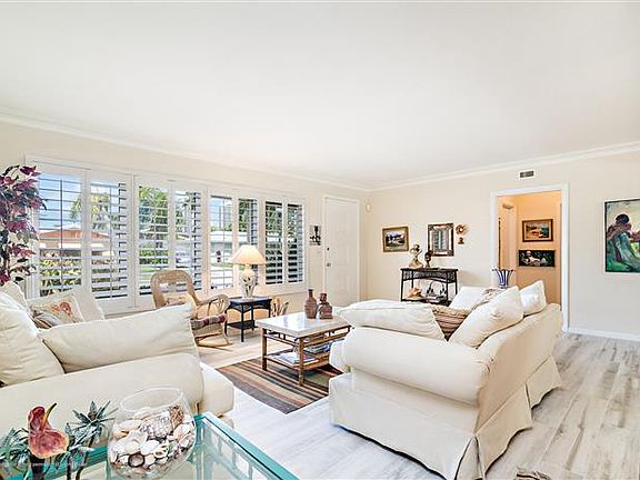 3rd image of 218 Blossom Ln