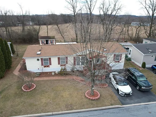 4219 Heritage Ln, Walnutport, PA 18088