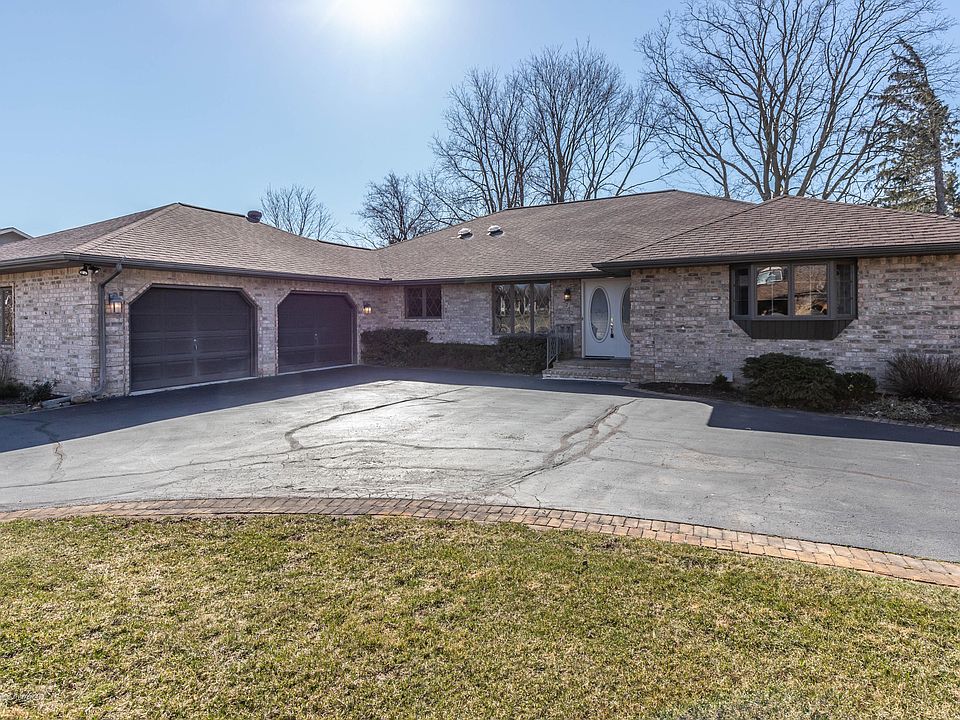 1st image of 3232 E Broadmoor Dr