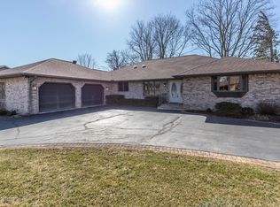3232 E Broadmoor Dr, Lansing, MI 48906