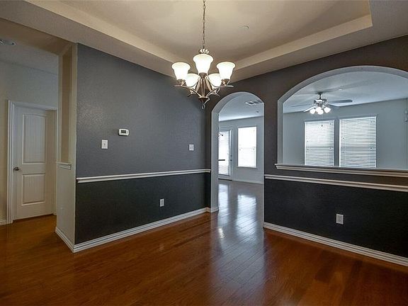 4th image of 1617 Southwestern Dr