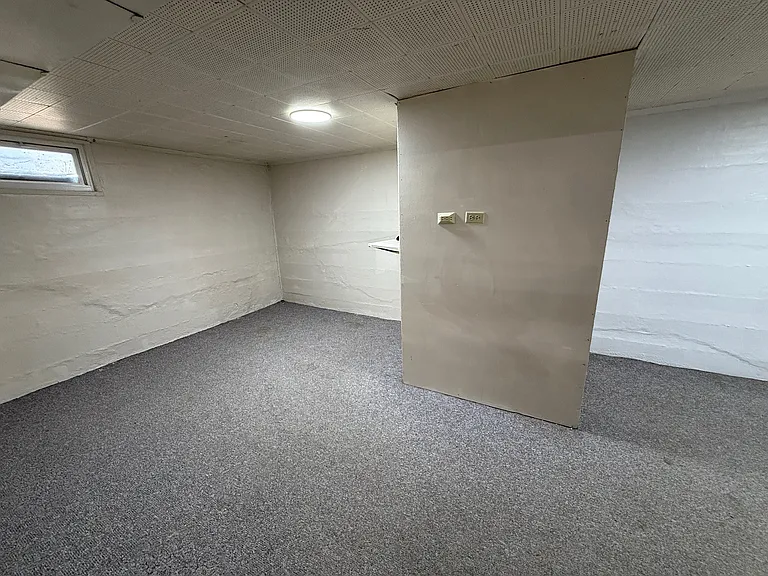 895 Russell St — Photo 16
