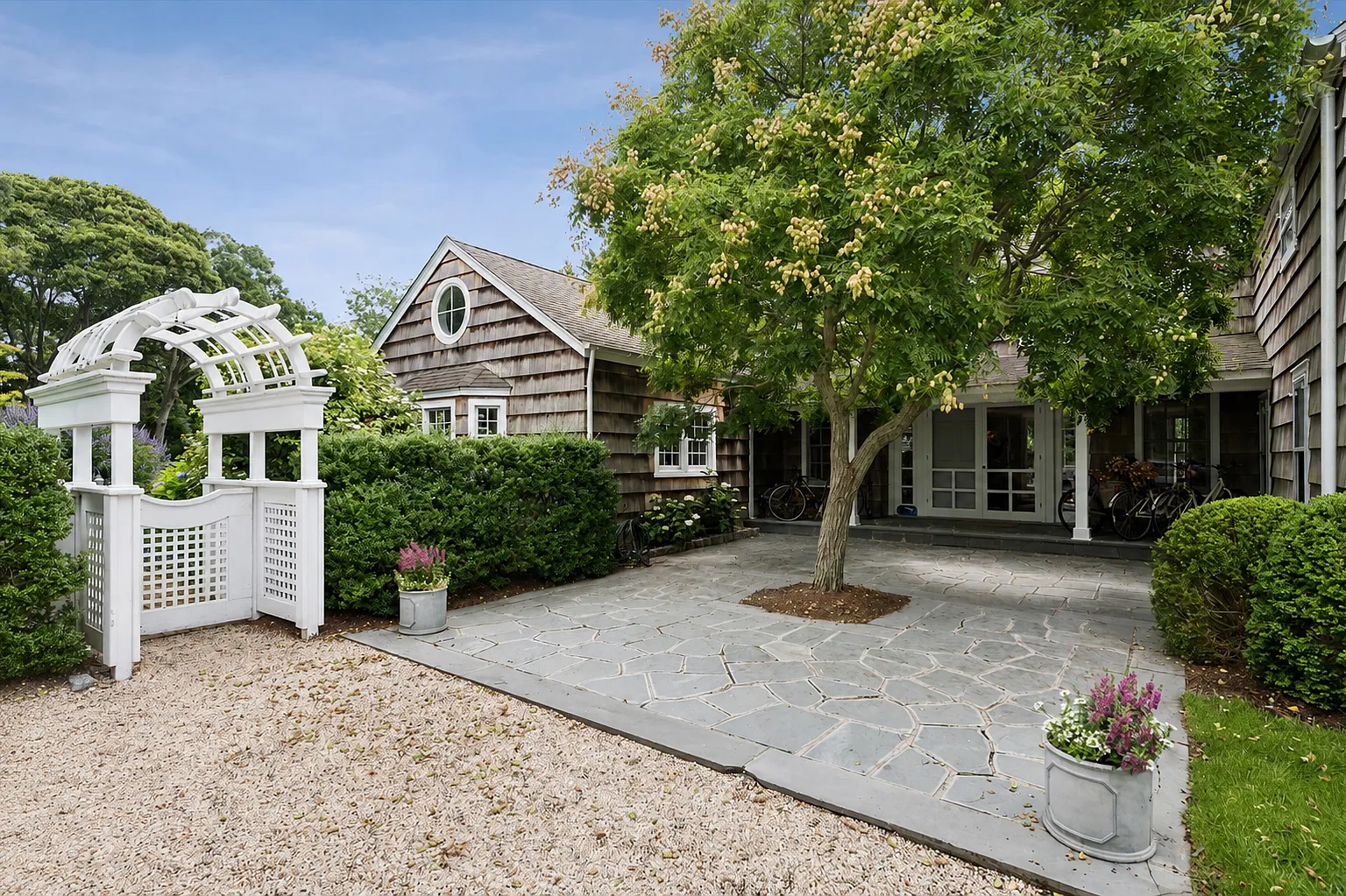 Classic Quogue Street With Pool + Pickleball — Photo 2