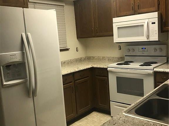 4th image of 653 Rock St