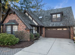 914 N Main St, Wheaton, IL 60187