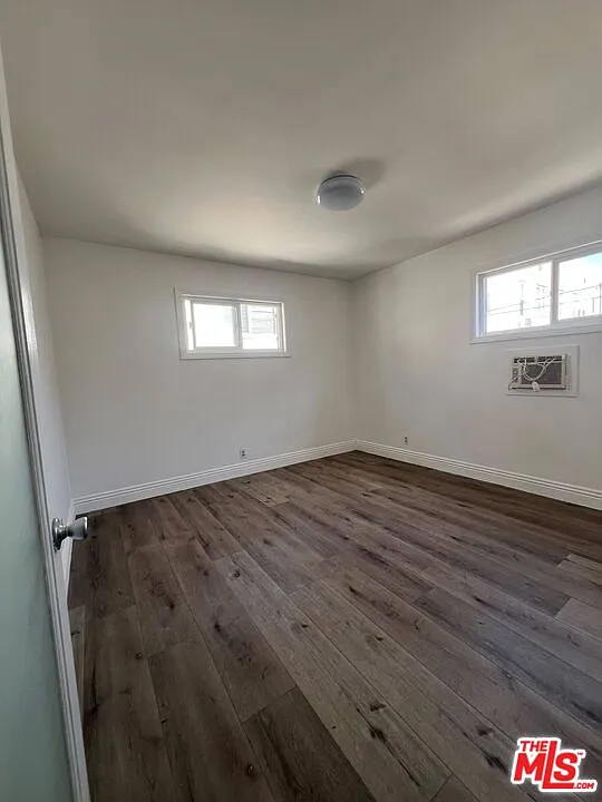 2 bed, 1.0 bath, 6425 sqft, $2,100 — Photo 4
