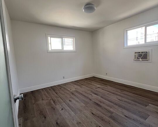 4th image of 4822 Rosewood Ave APT 4