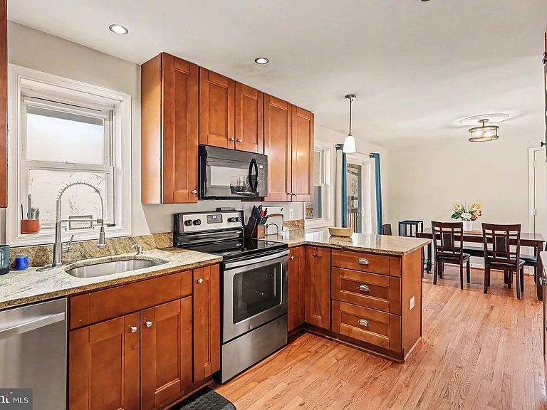 7409 Lake Dr — Photo 7