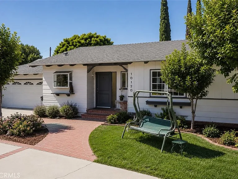 10120 Dempsey Ave — Photo 1